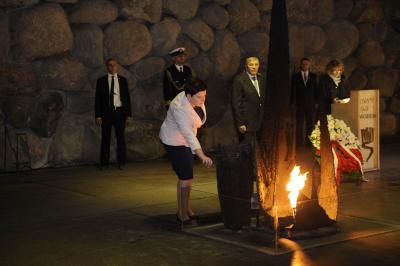 Prime Minister Szydło was honored with rekindling the Eternal Flame in the Hall of Remembrance